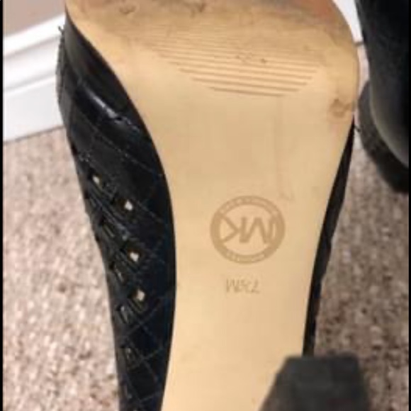 Heels - Picture 3 of 3